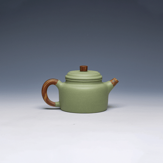 De Zhong Yixing Zisha Teapot, Dou Qing Sha Clay, 220ml