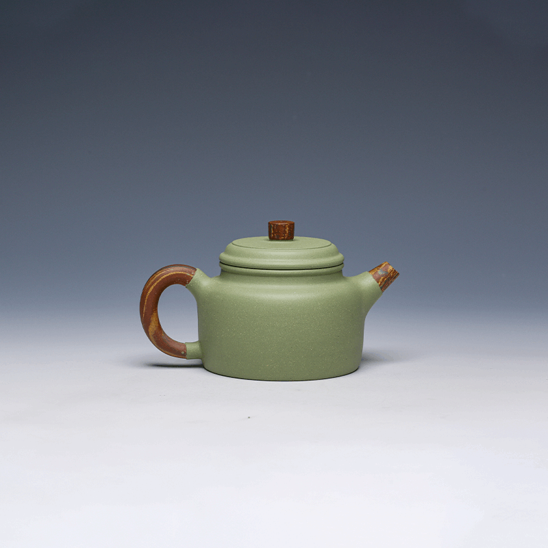 De Zhong Yixing Zisha Teapot, Dou Qing Sha Clay, 220ml