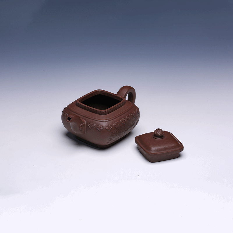 Traditional Yixing Teapot, Zisha Clay, 370ml (Decorative Style)