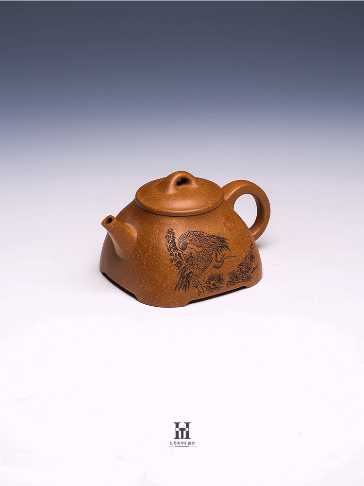 Engraved Yixing Teapot by Zhang Guowei, Crab-Yellow Duan Clay, 330ml