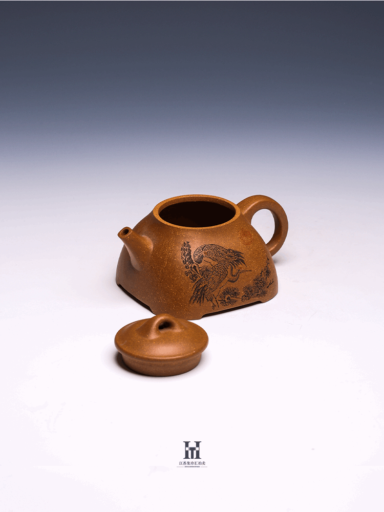 Engraved Yixing Teapot by Zhang Guowei, Crab-Yellow Duan Clay, 330ml