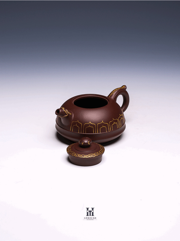 Decorative Yixing Teapot by Zhang Guowei, Di Cao Qing Clay, 330ml (Gold Detail)