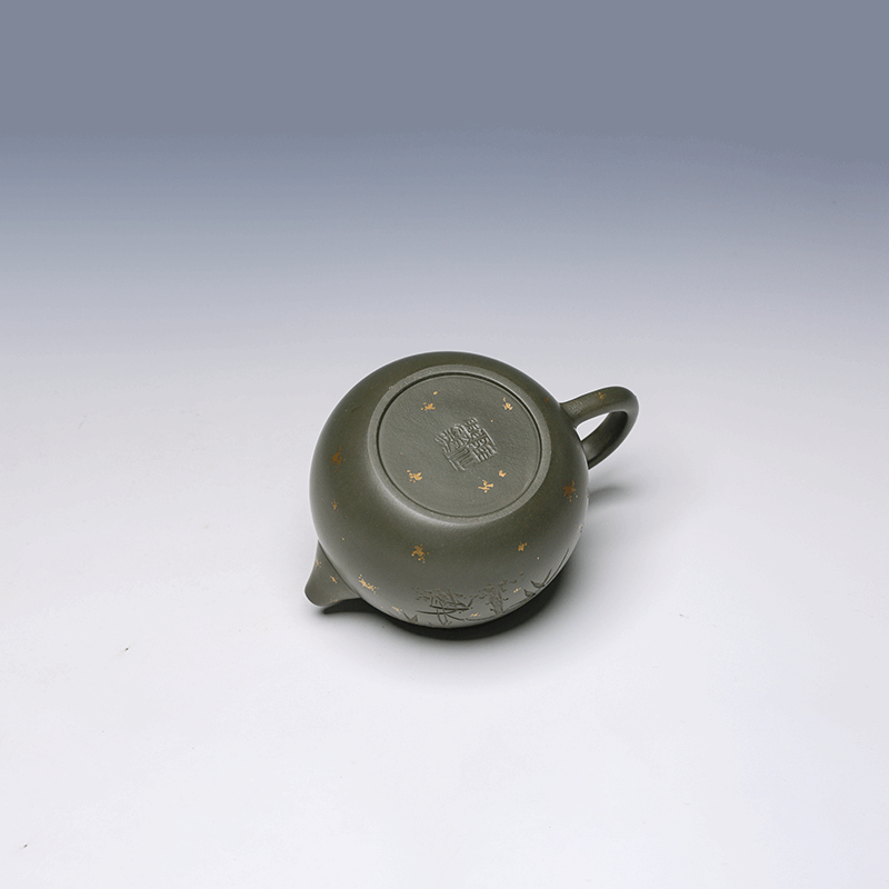 Yixing Teapot, Green Clay, 400ml - Gold Detail