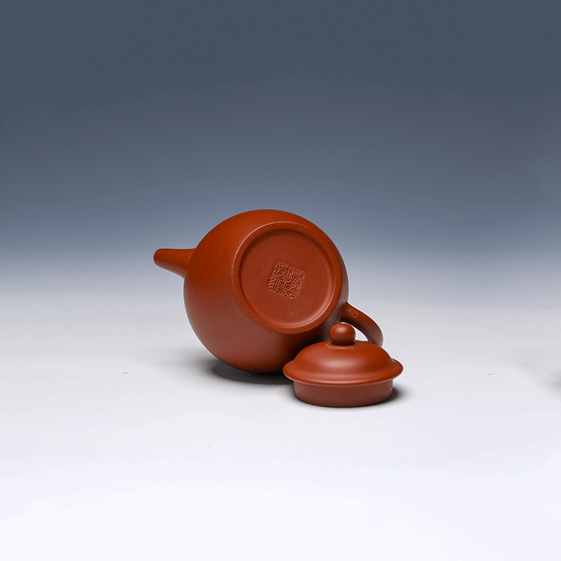 Gong Deng Yixing Teapot, Zhu Ni Clay, 200ml - Classic Round Form