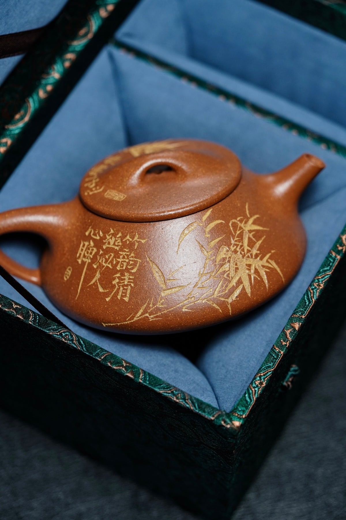Guang Ming Piao Engraved Jiang Po Ni Teapot – 255ml - view 4