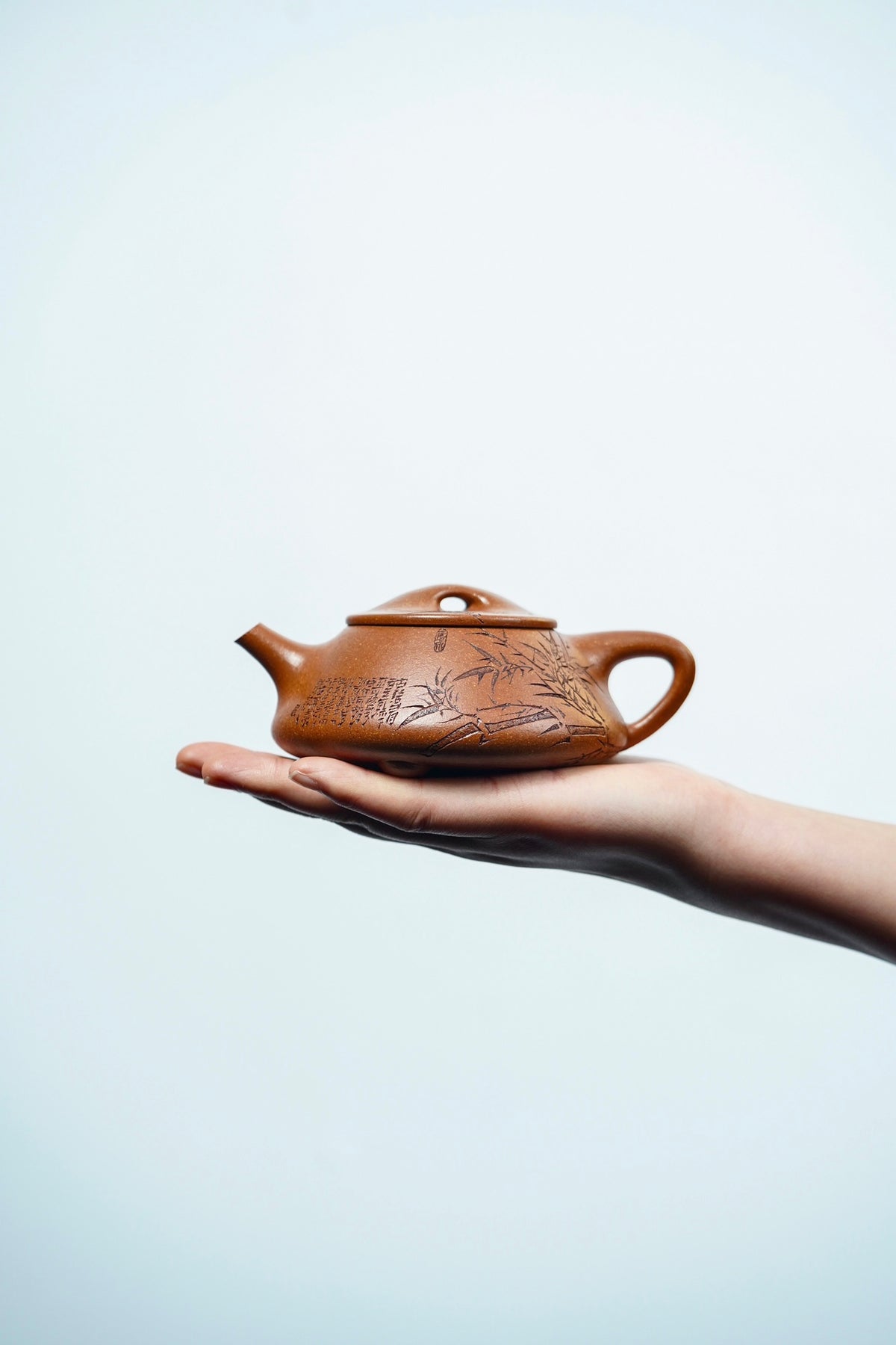Guang Ming Piao Engraved Jiang Po Ni Teapot – 255ml - view 1