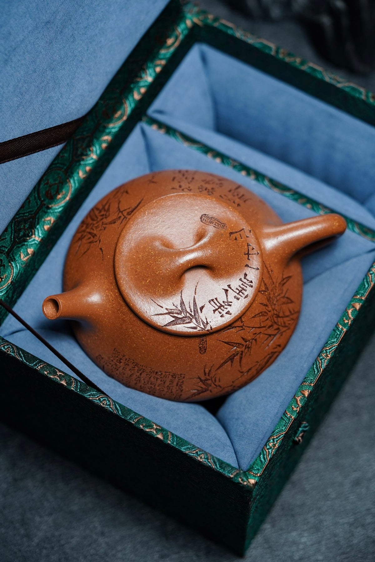 Guang Ming Piao Engraved Jiang Po Ni Teapot – 255ml - view 7