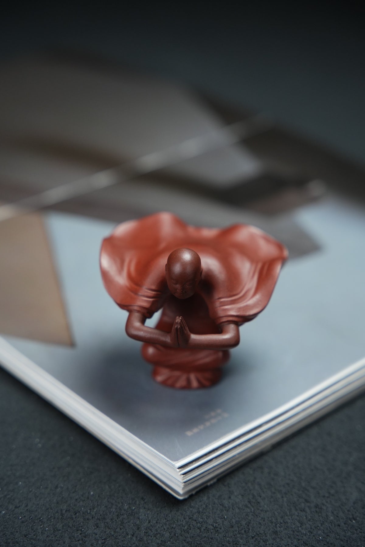 Fei Hong Peng Lai Figurine and Lotus Incense Holder - view 9