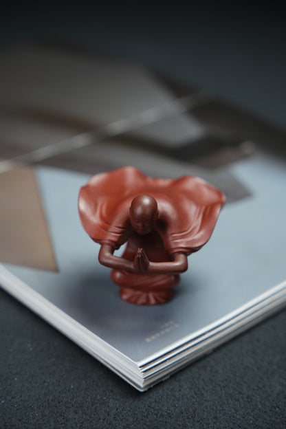 Fei Hong Peng Lai Figurine and Lotus Incense Holder - view 9