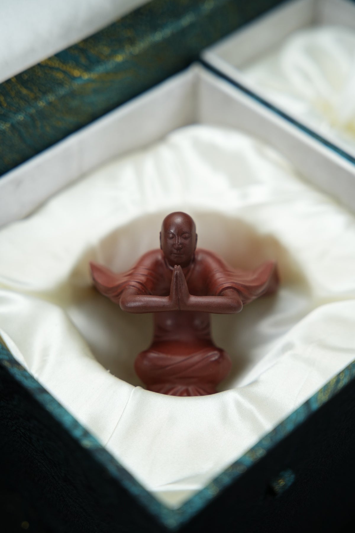 Fei Hong Peng Lai Figurine and Lotus Incense Holder - view 8
