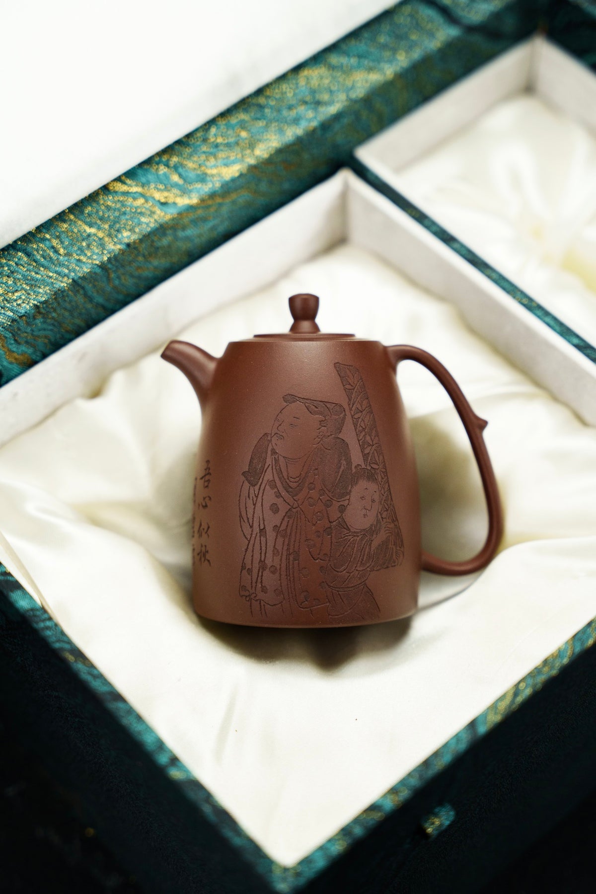 Gao Jing Lan Engraved Zi Ni Teapot – 200ml - view 5