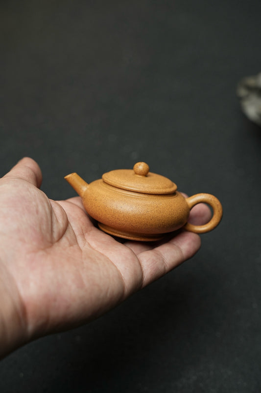 Mini Gong Deng Golden Duan Ni Teapot – 60ml - view 1