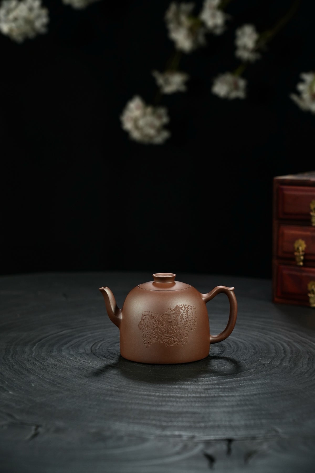 Chan Zhong Engraved Zi Ni Teapot – 220ml - view 1