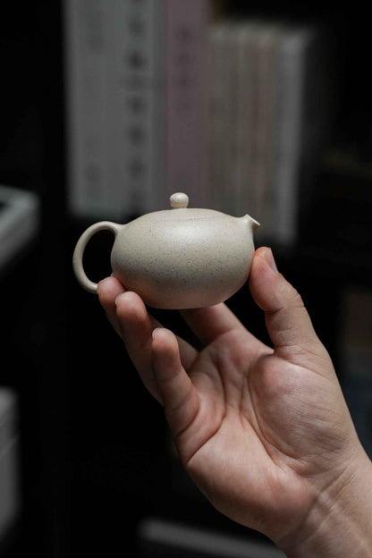 Flat Xi Shi White Duan Ni Teapot – 110ml