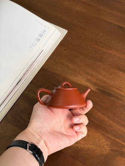 Flat-Lid Xiao Zi Ye Zhu Ni Teapot – 100ml