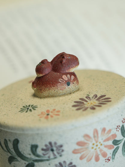 White clay Niu Ma lidded cup with floral clay painting
