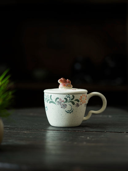 White clay Niu Ma lidded cup with floral clay painting