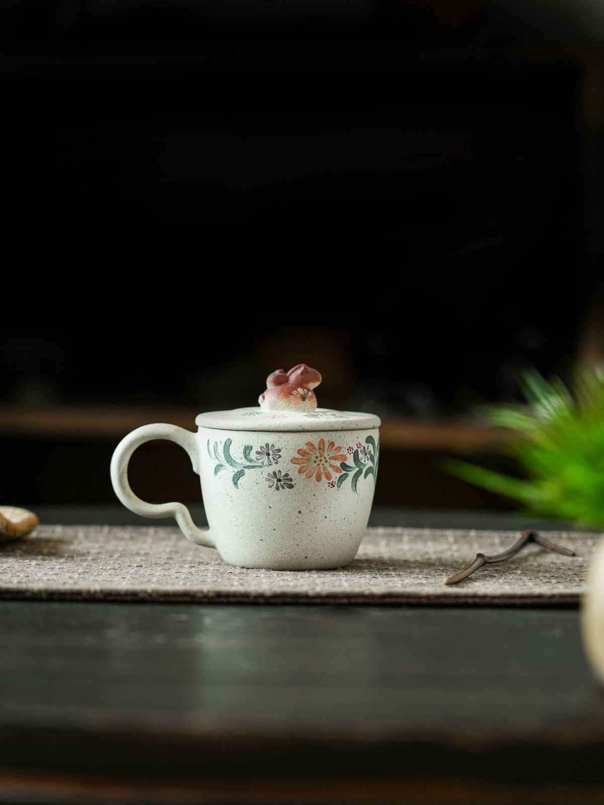 White clay Niu Ma lidded cup with floral clay painting