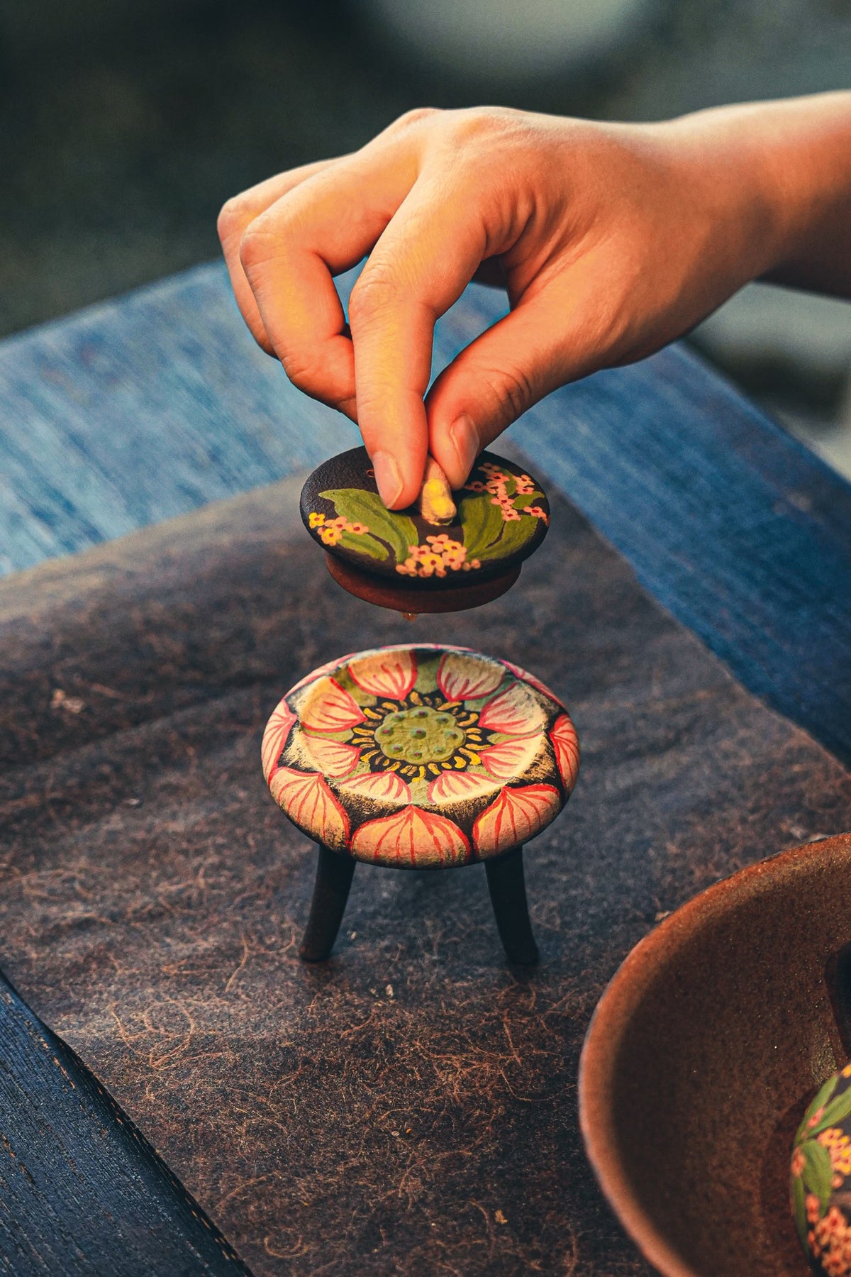 Floral three legged lid rest with teapot lid
