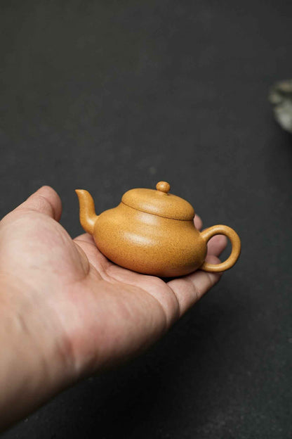Small Pear-Shaped Yixing Teapot, Huang Jin Duan, 120ml