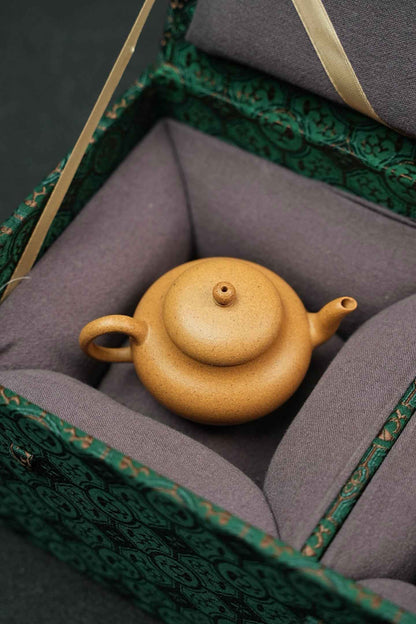 Small Pear-Shaped Yixing Teapot, Huang Jin Duan, 120ml