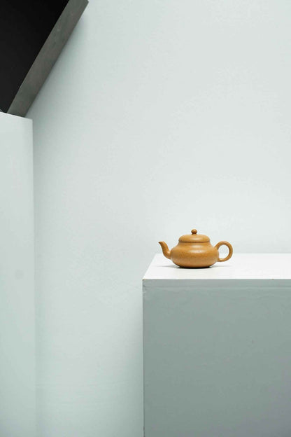 Small Pear-Shaped Yixing Teapot, Huang Jin Duan, 120ml