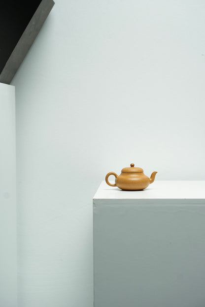 Small Pear-Shaped Yixing Teapot, Huang Jin Duan, 120ml - view 9