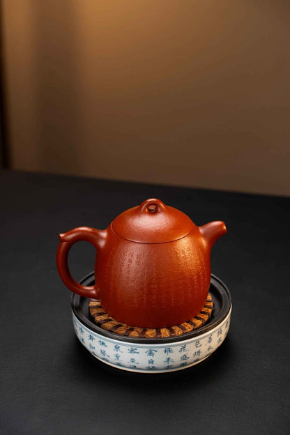 Qin Quan Yixing Teapot with Fine Calligraphy, 350ml