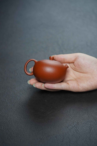 Flat Xi Shi Yixing Teapot, Xiao Hong Ni, 100ml