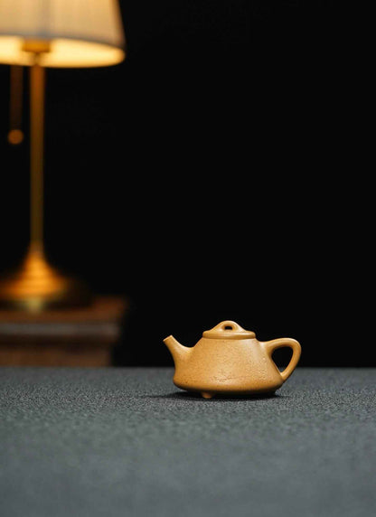 Mini Zi Ye Shi Piao Yixing Teapot, Huang Jin Duan, 90ml