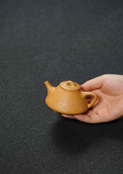 Mini Zi Ye Shi Piao Yixing Teapot, Huang Jin Duan, 90ml