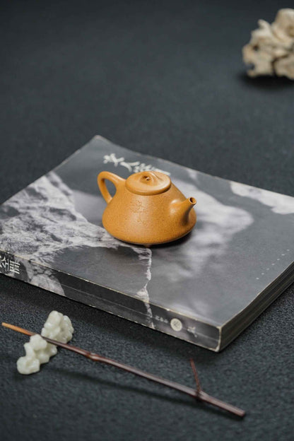 Mini Zi Ye Shi Piao Yixing Teapot, Huang Jin Duan, 90ml