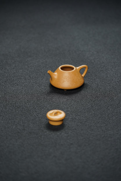 Mini Zi Ye Shi Piao Yixing Teapot, Huang Jin Duan, 90ml - view 7