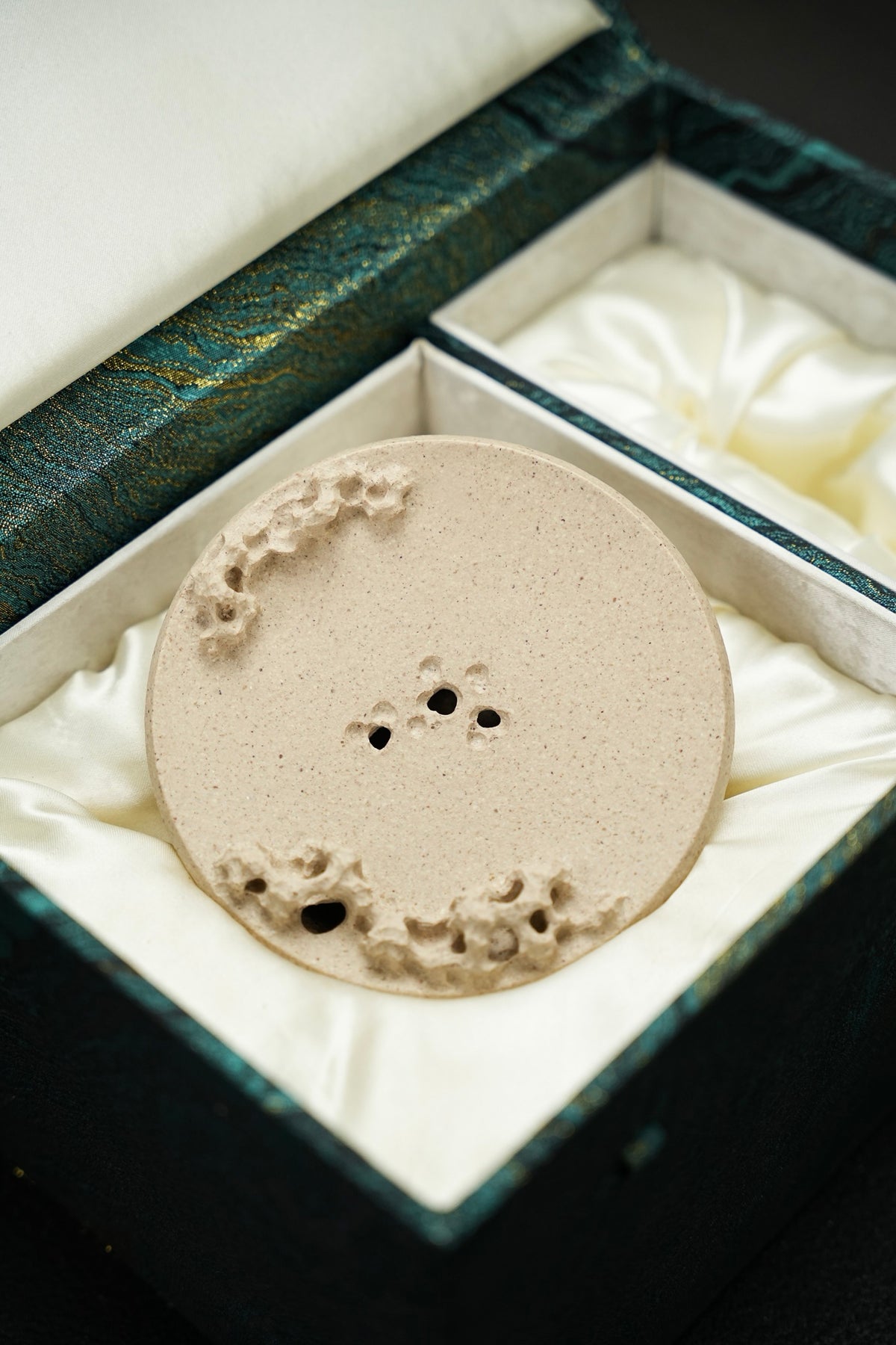 Xian Rui Taihu Rock Teapot Stand - view 4